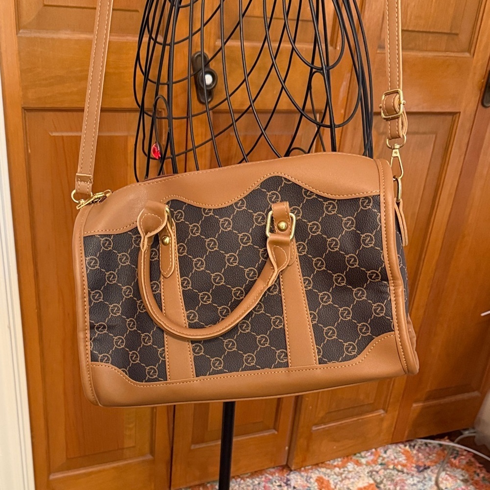 👜👜👜bogoho 👜👜👜Elegant Tan and Black Designer Satchel - Picture 2 of 9